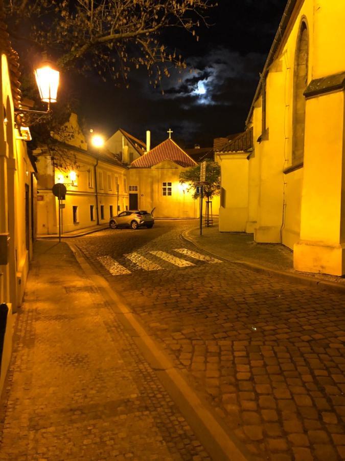Appartamento Old Town Basement Praga Esterno foto