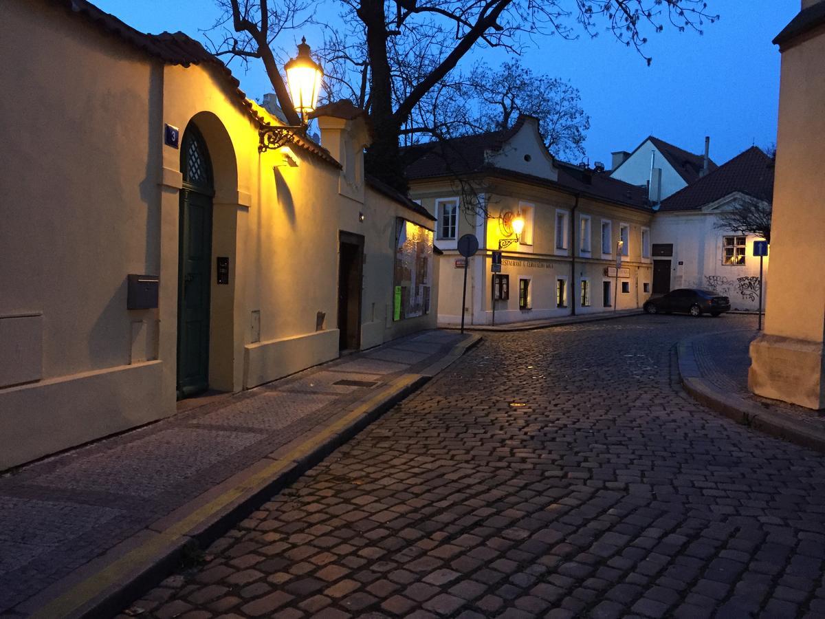 Appartamento Old Town Basement Praga Esterno foto