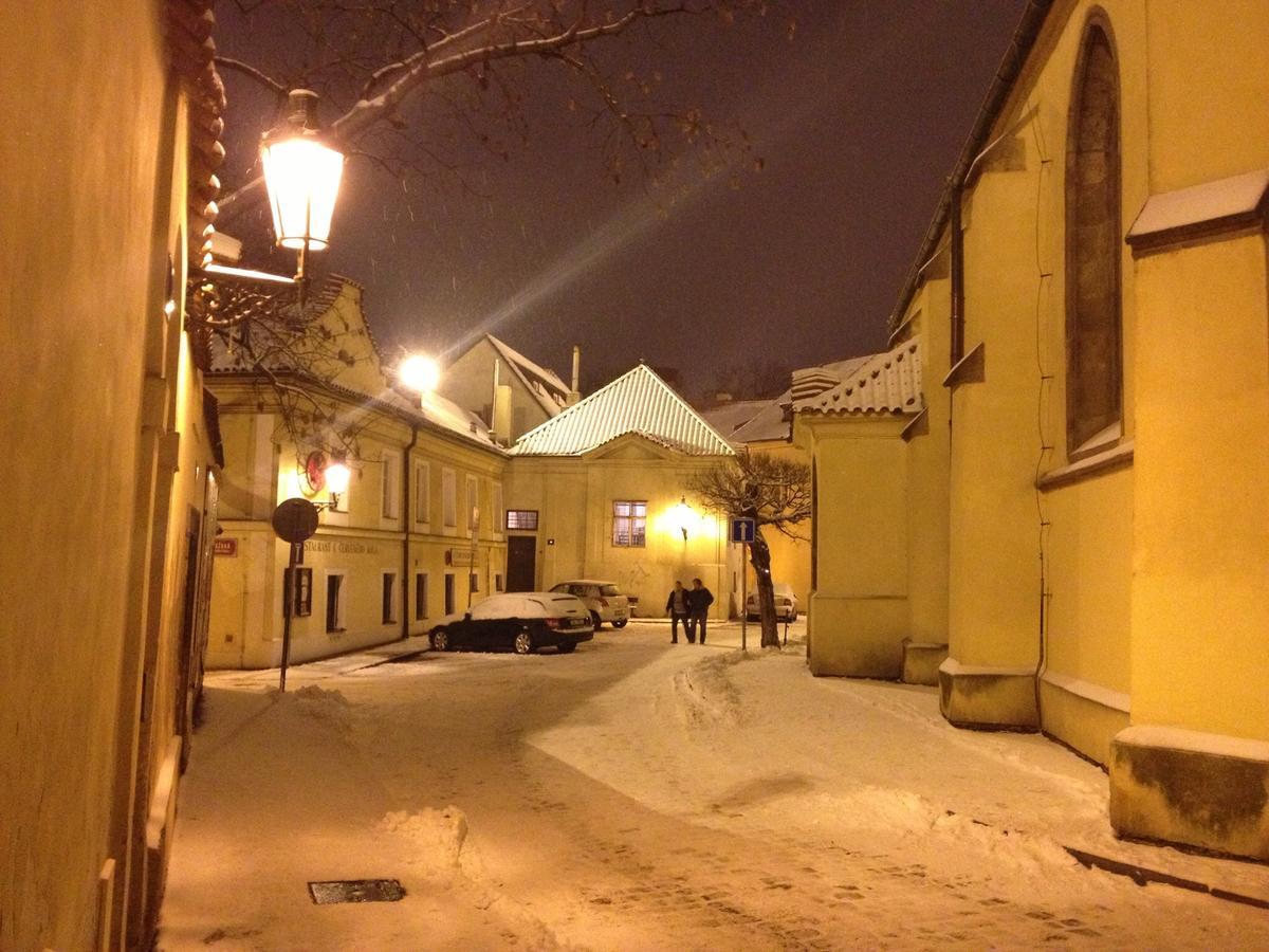 Appartamento Old Town Basement Praga Esterno foto